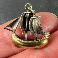 Sale Pamono Vintage 18 Karat Yellow Gold and Platinum Sailing Yacht Charm Pendant, 1940s