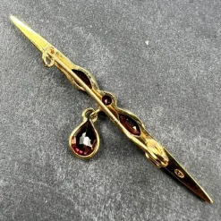 Sale Pamono Vintage 18 Karat Yellow Gold Bar Brooch with Almandine-Pyrope Garnet, 1890s
