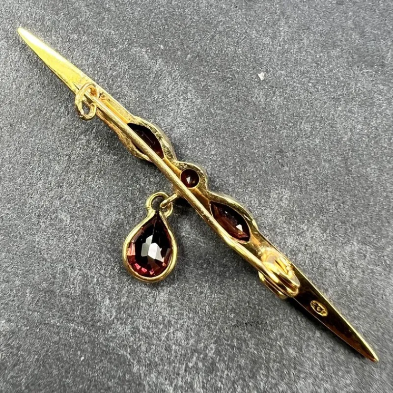 Sale Pamono Vintage 18 Karat Yellow Gold Bar Brooch with Almandine-Pyrope Garnet, 1890s