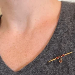 Sale Pamono Vintage 18 Karat Yellow Gold Bar Brooch with Almandine-Pyrope Garnet, 1890s