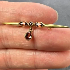 Sale Pamono Vintage 18 Karat Yellow Gold Bar Brooch with Almandine-Pyrope Garnet, 1890s