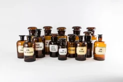 Pamono Vintage Amber Pharmacy Bottles, 1950, Set of 32><noscript><img width=