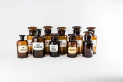Pamono Vintage Amber Pharmacy Bottles, 1950, Set of 32><noscript><img width=