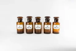 Pamono Vintage Amber Pharmacy Bottles, 1950, Set of 32><noscript><img width=