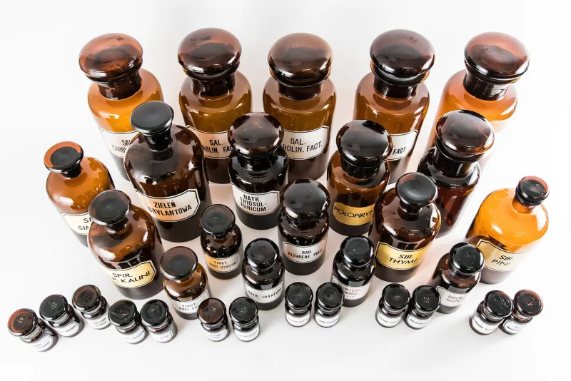 Pamono Vintage Amber Pharmacy Bottles, 1950, Set of 32> Bottles, Carafes & Jugs