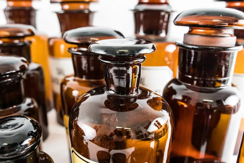 Pamono Vintage Amber Pharmacy Bottles, 1950, Set of 32> Bottles, Carafes & Jugs