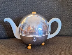 New Pamono Vintage Art Deco German Cream-white Porcelain Spherical Teapot with Silver-Plated Thermal Jacket and Yellow-Brown Bakelite Feet from WMF, 1940s