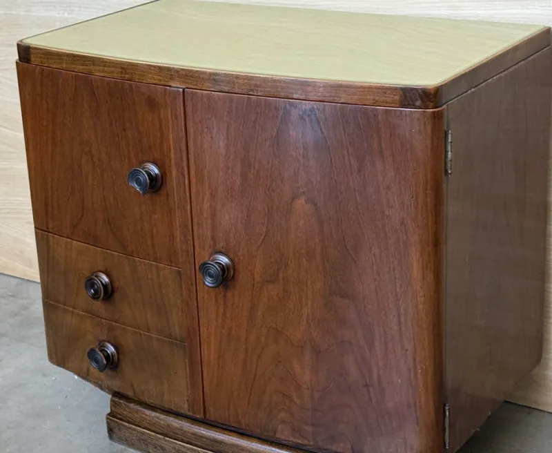 Pamono Vintage Art Deco Spanish Walnut Nightstands, 1950, Set of 2> Nightstands