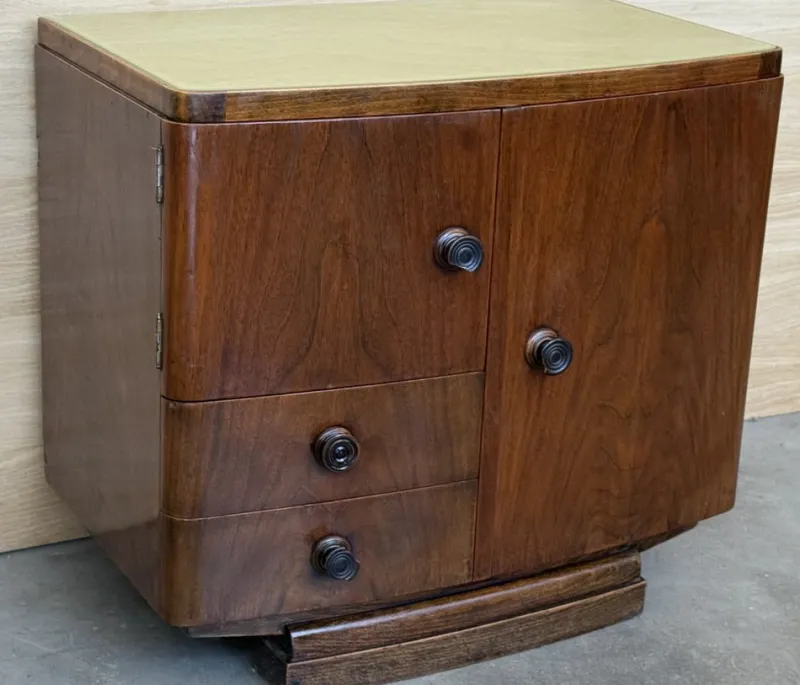Pamono Vintage Art Deco Spanish Walnut Nightstands, 1950, Set of 2> Nightstands