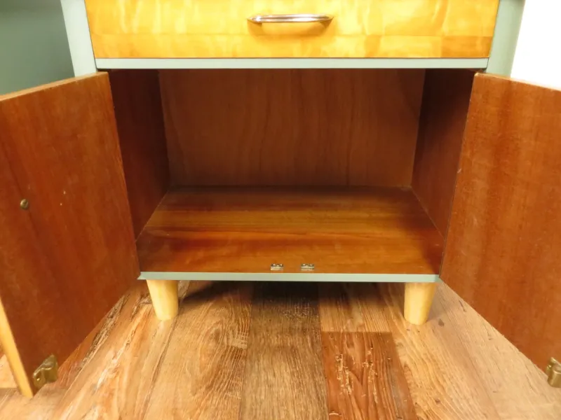 Sale Pamono Vintage Bedside Tables, 1950s, Set of 2