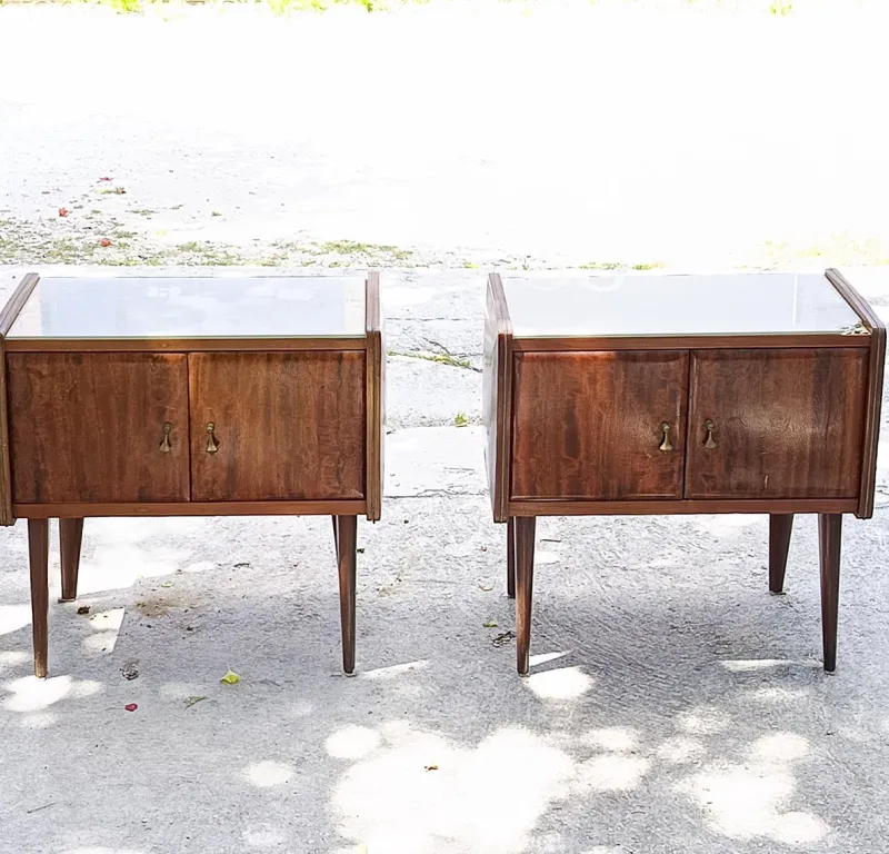 Pamono Vintage Bedside Tables with Glass Tops, Set of 2> Nightstands