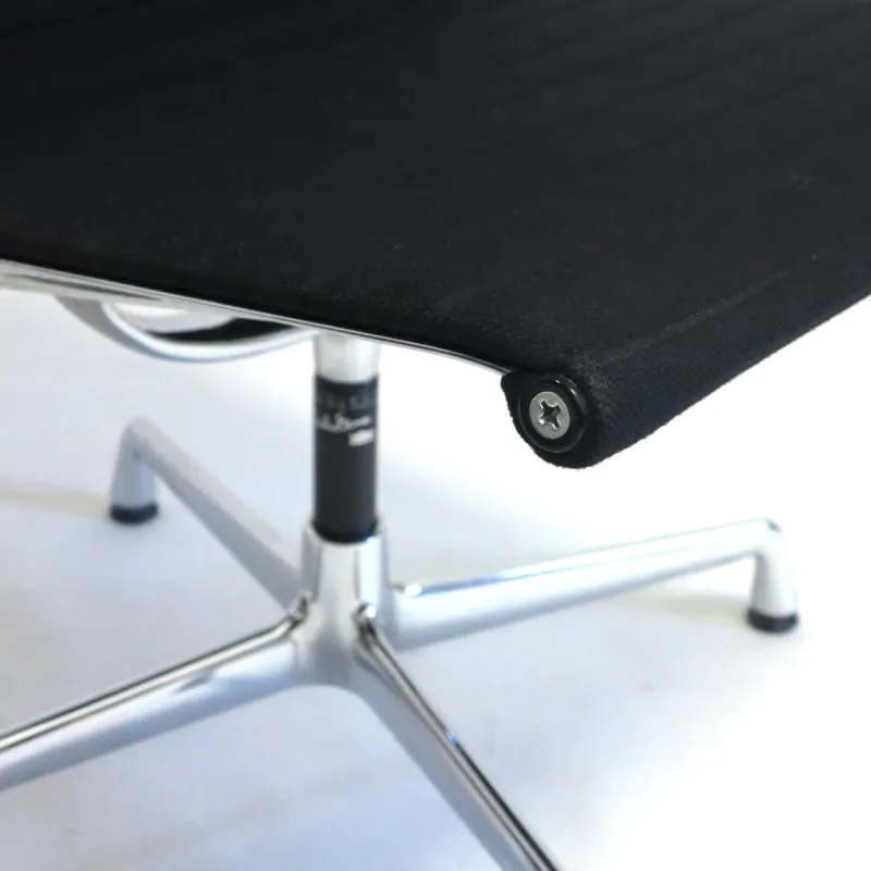 Pamono Vintage Black Swivel Chair by Charles & Ray Eames for Vitra> Office Chairs