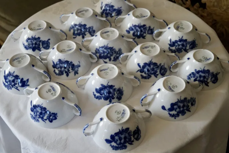 Online Pamono Vintage Blue Flowers Soup Bouillon Cup and Saucers from Royal Copenhagen, 1985, Set of 14