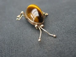 Pamono Vintage Brooch in 14 Karat Gold with Tiger Eye Stone><noscript><img width=