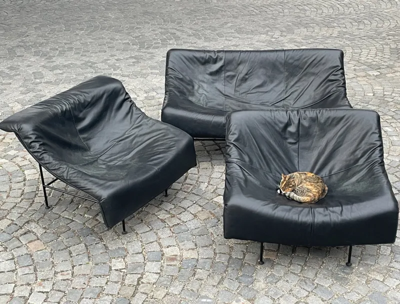 Sale Pamono Vintage Butterfly Black Leather Sofa and Lounge Chairs by Gerard Van Den Berg for Montis, 1980s, Set of 3