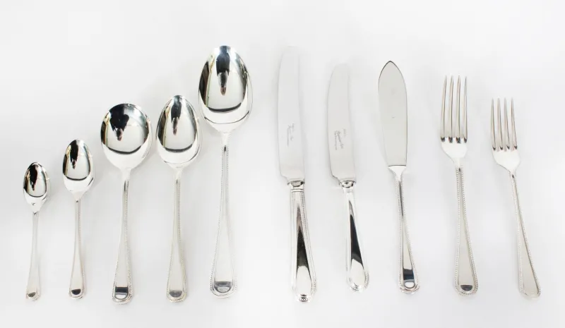 Pamono Vintage Canteen Silver-Plated Bead Pattern Cutlery Set, 20th Century, Set of 84> Cutlery & Serving Utensils