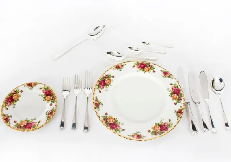 Pamono Vintage Canteen Silver-Plated Bead Pattern Cutlery Set, 20th Century, Set of 84> Cutlery & Serving Utensils