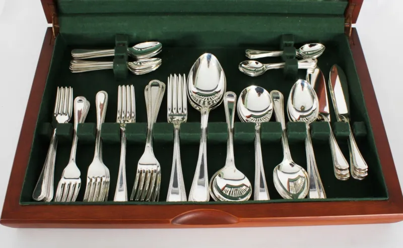 Pamono Vintage Canteen Silver-Plated Bead Pattern Cutlery Set, 20th Century, Set of 84> Cutlery & Serving Utensils