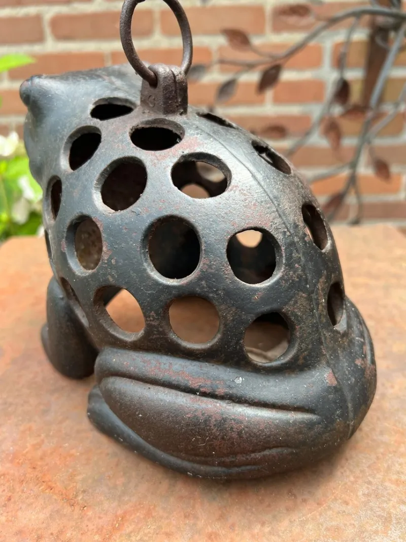 Pamono Vintage Cast Iron Frog Lantern Incense Candleholder, 1970s> Garden Accessories