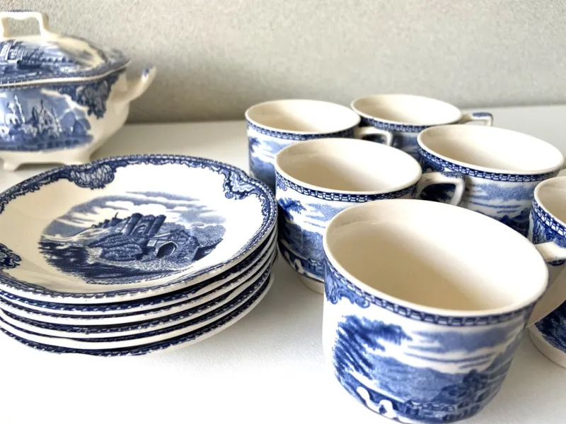 Pamono Vintage Castles Blue Edit Coffee Chocolate Tea Set from Johnson Brothers Bros, 1950s, Set of 15> Coffee & Tea Service