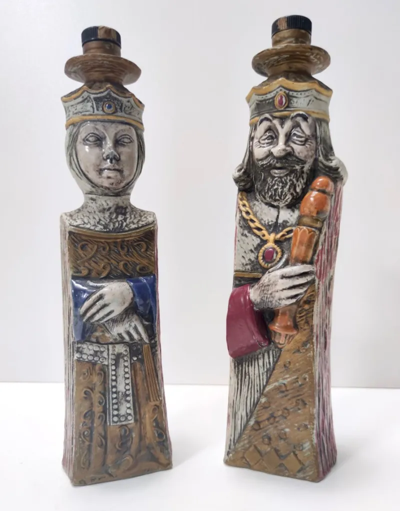 Pamono Vintage Ceramic Liquor Bottles Representing a King and a Queen, Italy, 1960s, Set of 2> Bottles, Carafes & Jugs