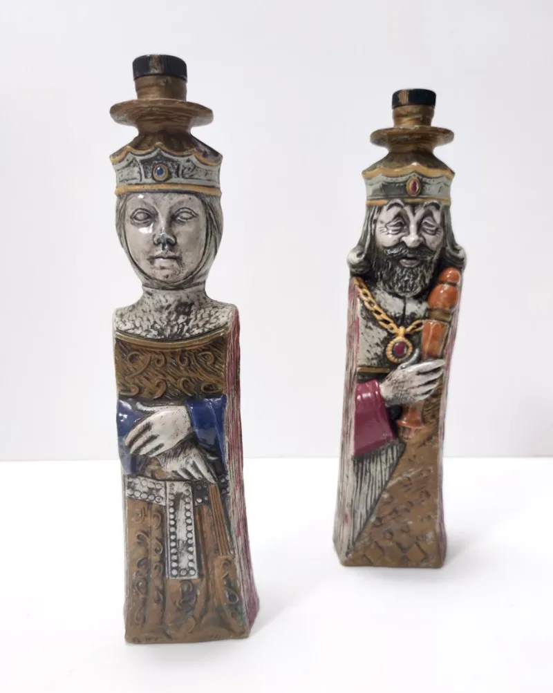 Pamono Vintage Ceramic Liquor Bottles Representing a King and a Queen, Italy, 1960s, Set of 2> Bottles, Carafes & Jugs