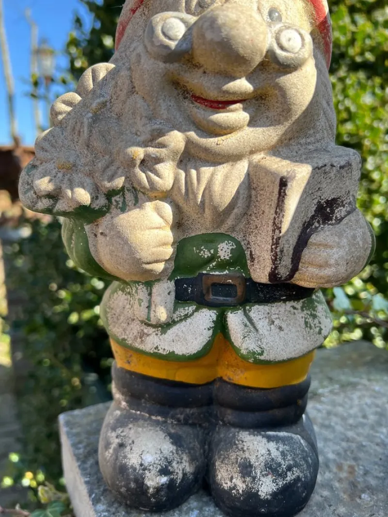 Pamono Vintage Ceramic Stone Garden Gnomes, France, 1950s, Set of 2> Garden Accessories
