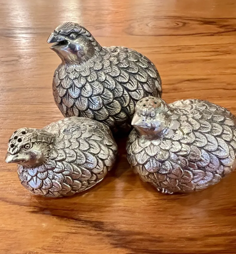 Pamono Vintage Coarse Salt and Pepper Shakers in the Shape of Quails by Gucci for Gucci, 1960s, Set of 3> Salt & Pepper Shakers