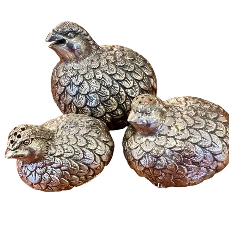 Pamono Vintage Coarse Salt and Pepper Shakers in the Shape of Quails by Gucci for Gucci, 1960s, Set of 3> Salt & Pepper Shakers