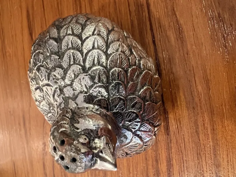Pamono Vintage Coarse Salt and Pepper Shakers in the Shape of Quails by Gucci for Gucci, 1960s, Set of 3> Salt & Pepper Shakers
