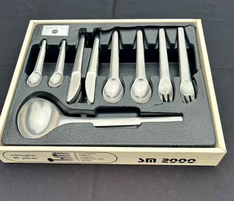 Pamono Vintage Cutlery Set by Guy Degrenne, 1974, Set of 49> Dinnerware Accessories