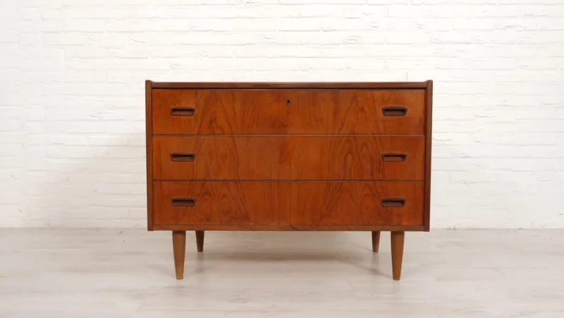 Pamono Vintage Danish Chest of Drawers in Teak> Dressers, Commodes & Chests