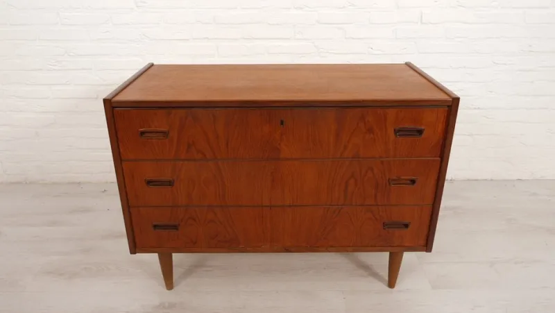Pamono Vintage Danish Chest of Drawers in Teak> Dressers, Commodes & Chests