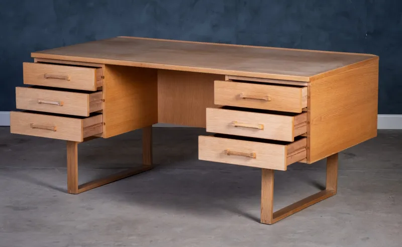 Discount Pamono Vintage Danish Oak Desk by Henning Jensen & Torben Valeur for Dyrlund, 1960s