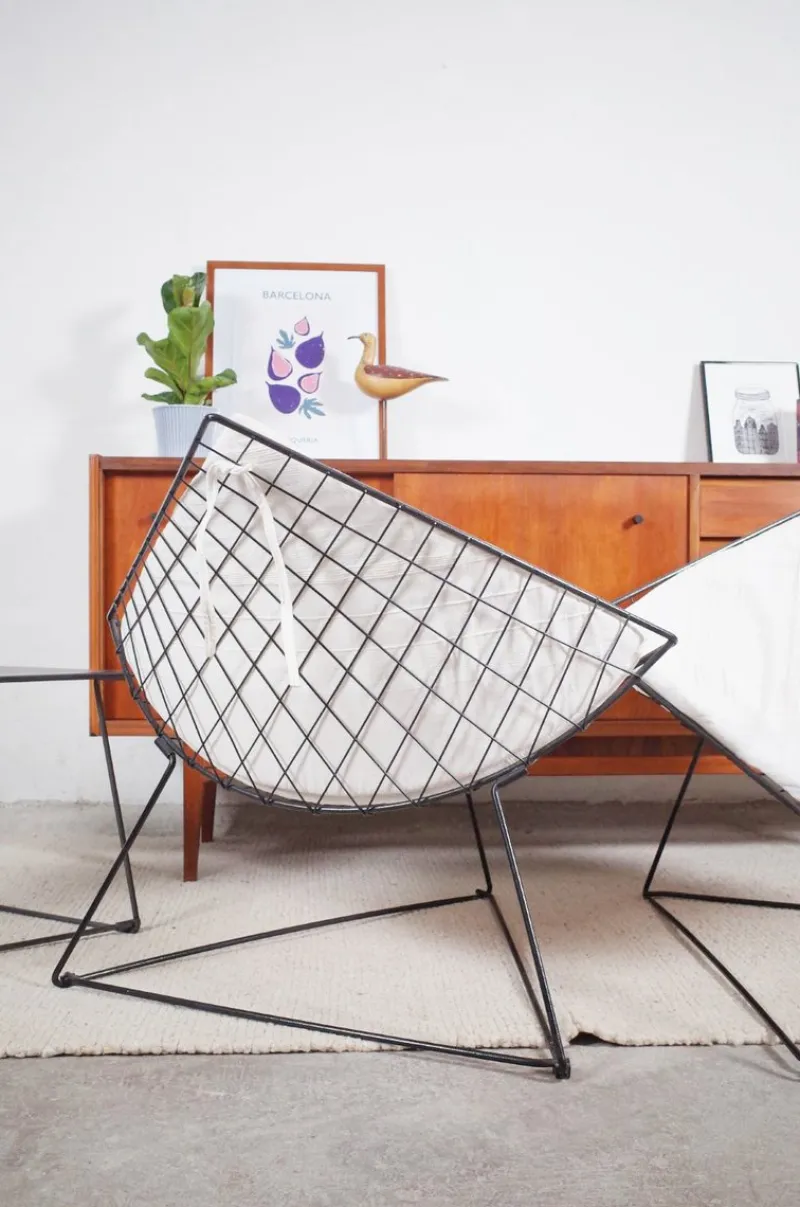 Sale Pamono Vintage Danish Oti Side Chairs with Wire Frame & Side Table by Niels Gammelgaard for Ikea, 1980s, Set of 3