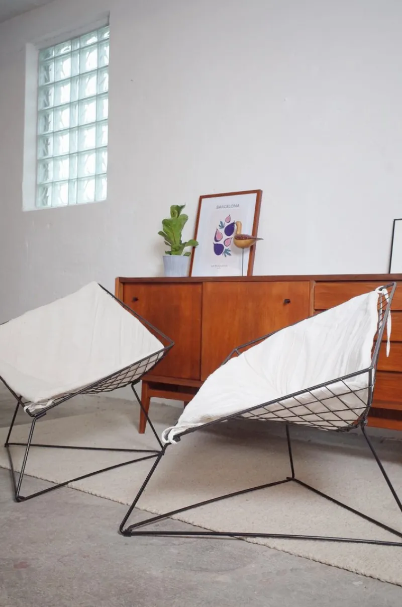Sale Pamono Vintage Danish Oti Side Chairs with Wire Frame & Side Table by Niels Gammelgaard for Ikea, 1980s, Set of 3