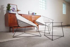 Sale Pamono Vintage Danish Oti Side Chairs with Wire Frame & Side Table by Niels Gammelgaard for Ikea, 1980s, Set of 3