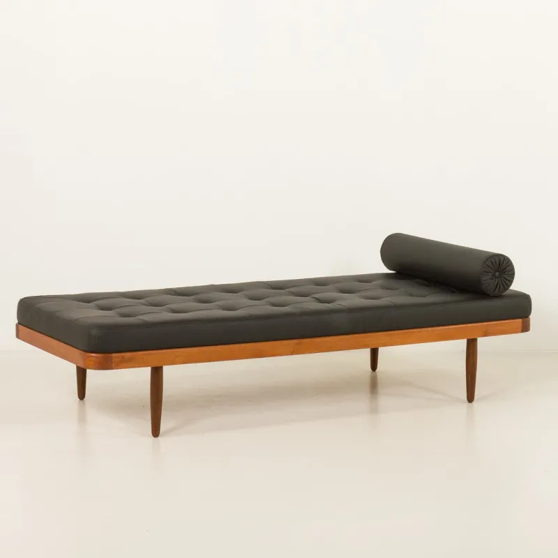Pamono Vintage Danish Teak Daybed in Black Leather, 1960s> Daybeds & Chaises Lounges