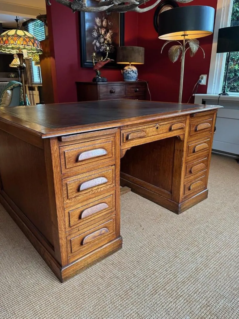 Pamono Vintage Desk in Oak> Desks