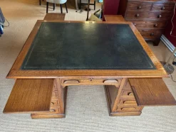 Pamono Vintage Desk in Oak><noscript><img width=
