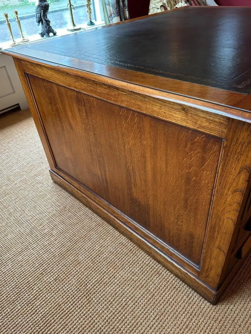 Pamono Vintage Desk in Oak> Desks