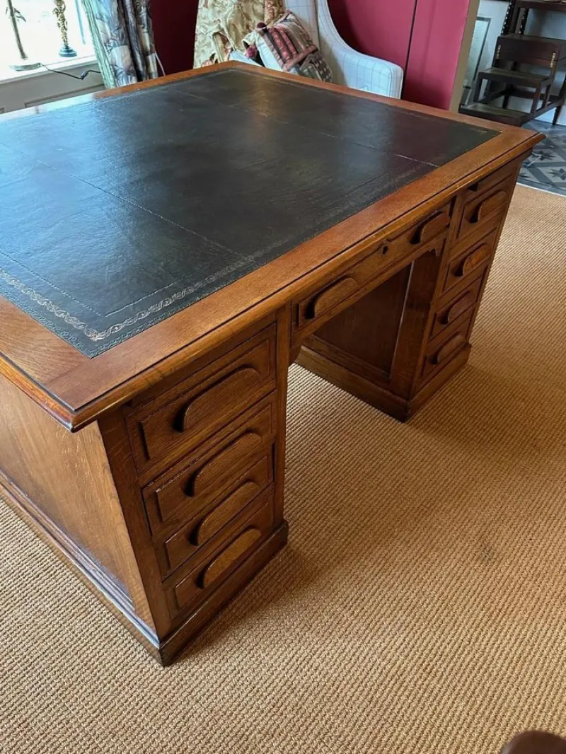 Pamono Vintage Desk in Oak> Desks