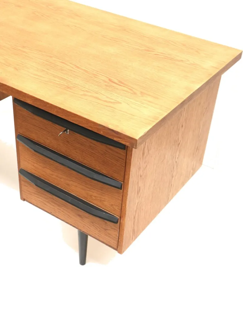Pamono Vintage Desk with Six Drawers on Legs, 1960s> Desks