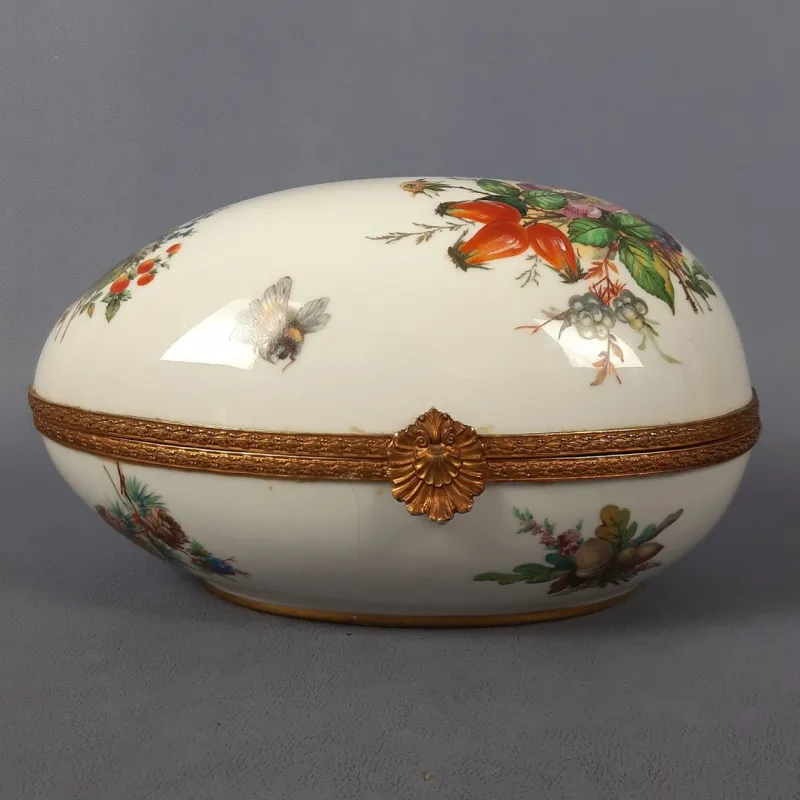 Sale Pamono Vintage Egg-Shaped Box in Porcelain from Limoges, 1960s