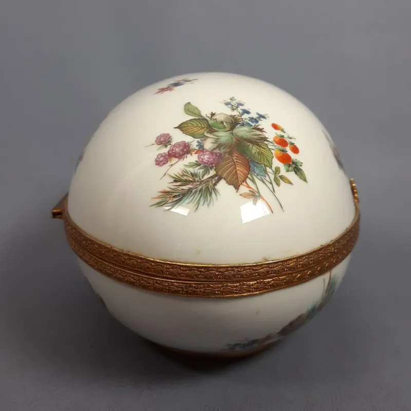 Sale Pamono Vintage Egg-Shaped Box in Porcelain from Limoges, 1960s
