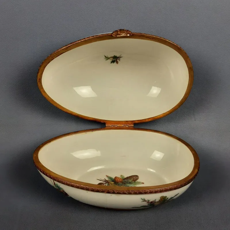 Sale Pamono Vintage Egg-Shaped Box in Porcelain from Limoges, 1960s