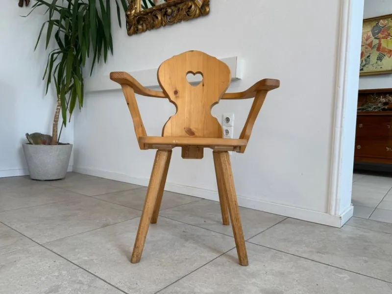 Pamono Vintage Farmhouse Heart-Shaped Armchair> Lounge Chairs & Armchairs
