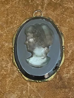 Pamono Vintage Figurine Brooch, 1930s> Brooches