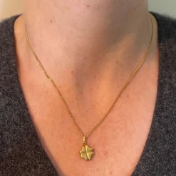 Pamono Vintage Four-Leaved Clover Charm Pendant in 18k Yellow Gold, 1960s><noscript><img width=