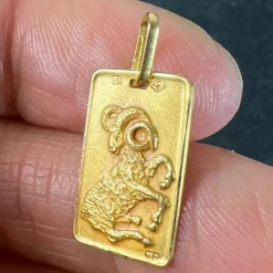 Pamono Vintage French 18 Karat Yellow Gold Aries Zodiac Charm Pendant, 1960s><noscript><img width=